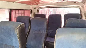 Toyota HiAce 2001 Yellow