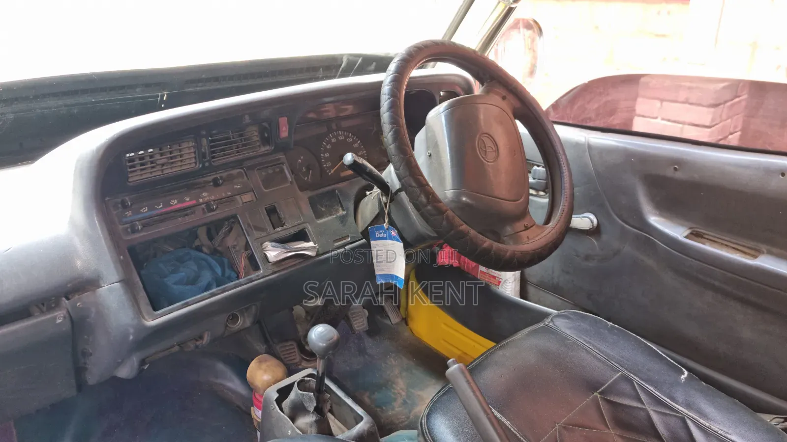 Toyota HiAce 2001 Yellow