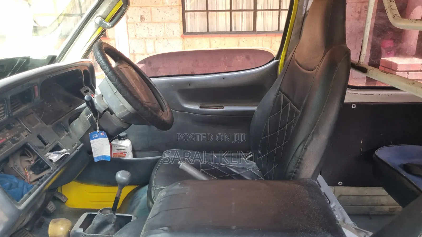 Toyota HiAce 2001 Yellow