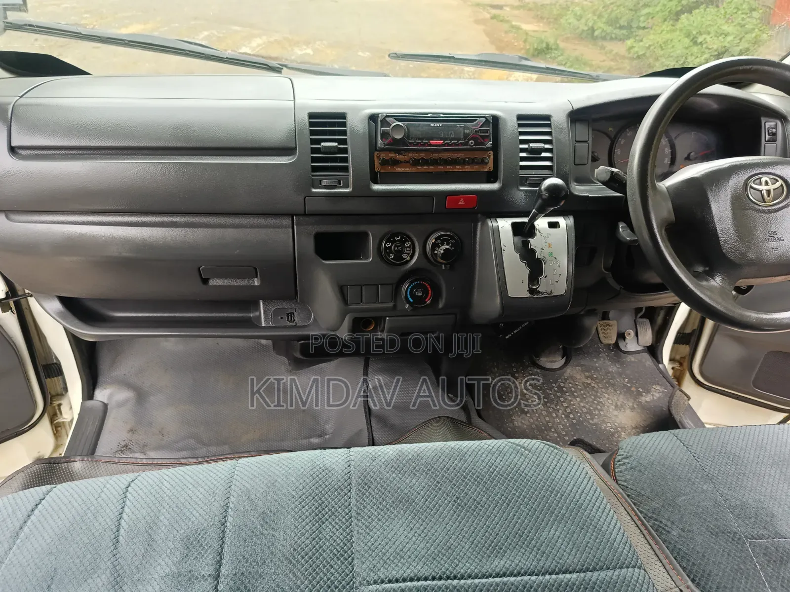 Toyota HiAce 2012 White