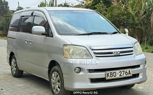 Toyota Noah 2005 Silver