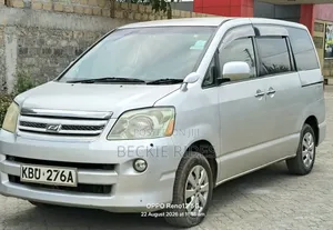 Toyota Noah 2005 Silver
