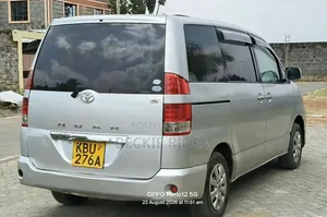 Toyota Noah 2005 Silver