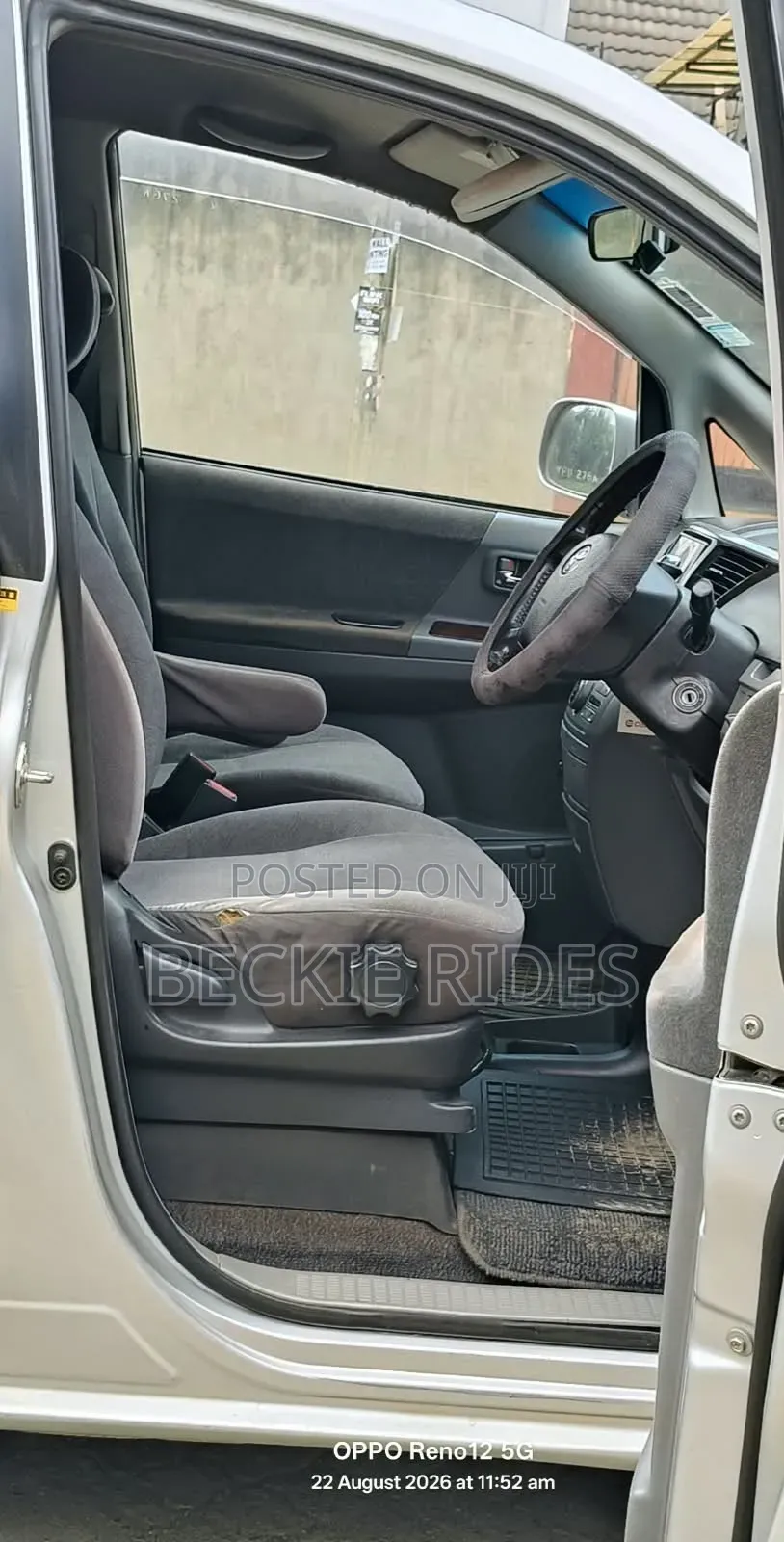 Toyota Noah 2005 Silver
