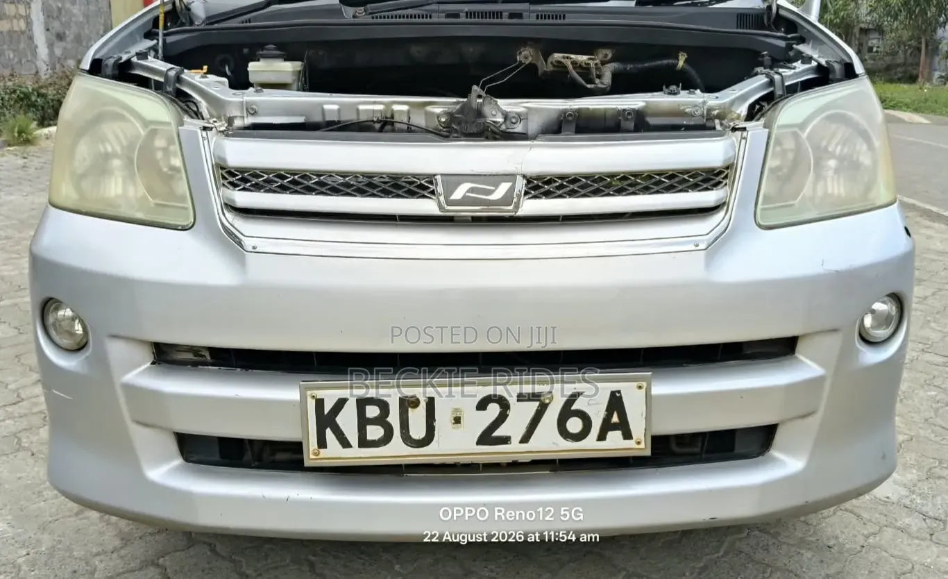 Toyota Noah 2005 Silver