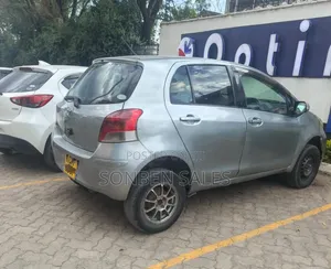 Toyota Vitz 1.3 FWD 5dr 2010 Silver