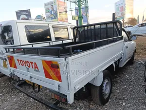 Toyota Hilux 1997 White