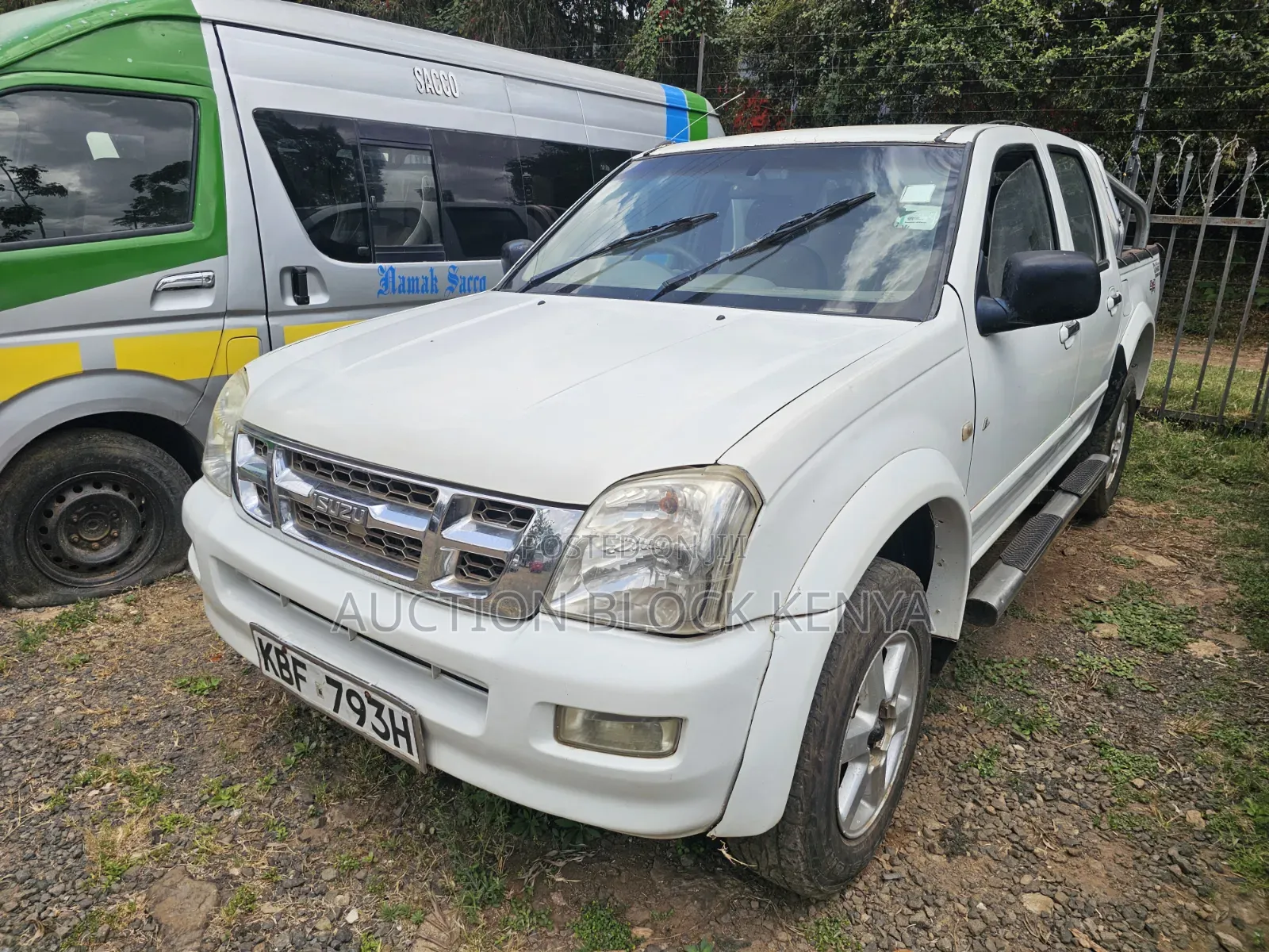 Isuzu D-MAX 2009 White