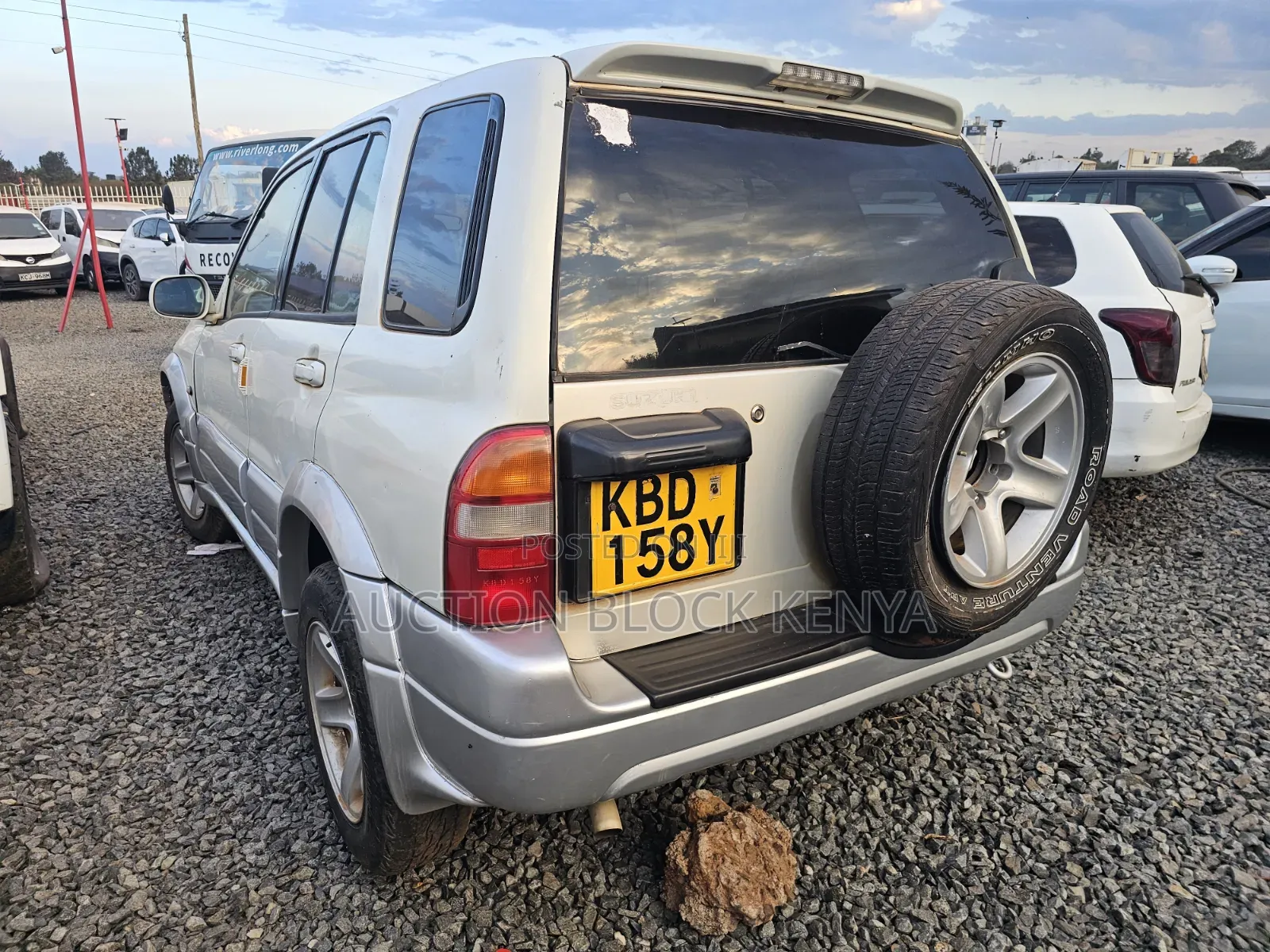 Suzuki Escudo 1999 Silver