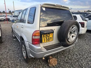 Suzuki Escudo 1999 Silver
