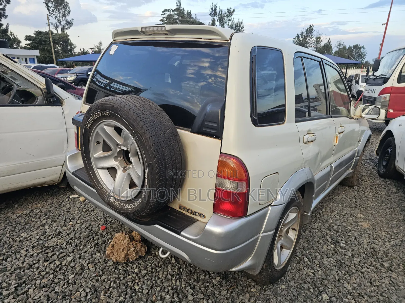 Suzuki Escudo 1999 Silver