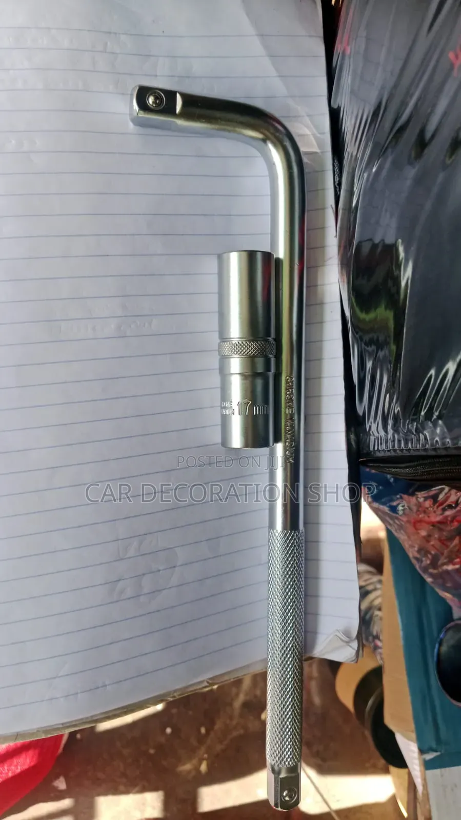 L-Shape Handle With 17mm Socket Wrench