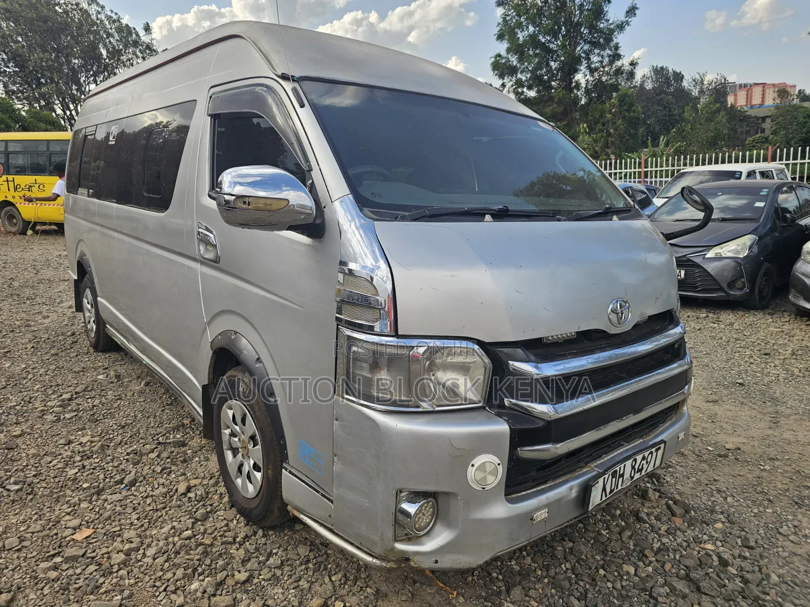 Toyota HiAce 2015 Silver