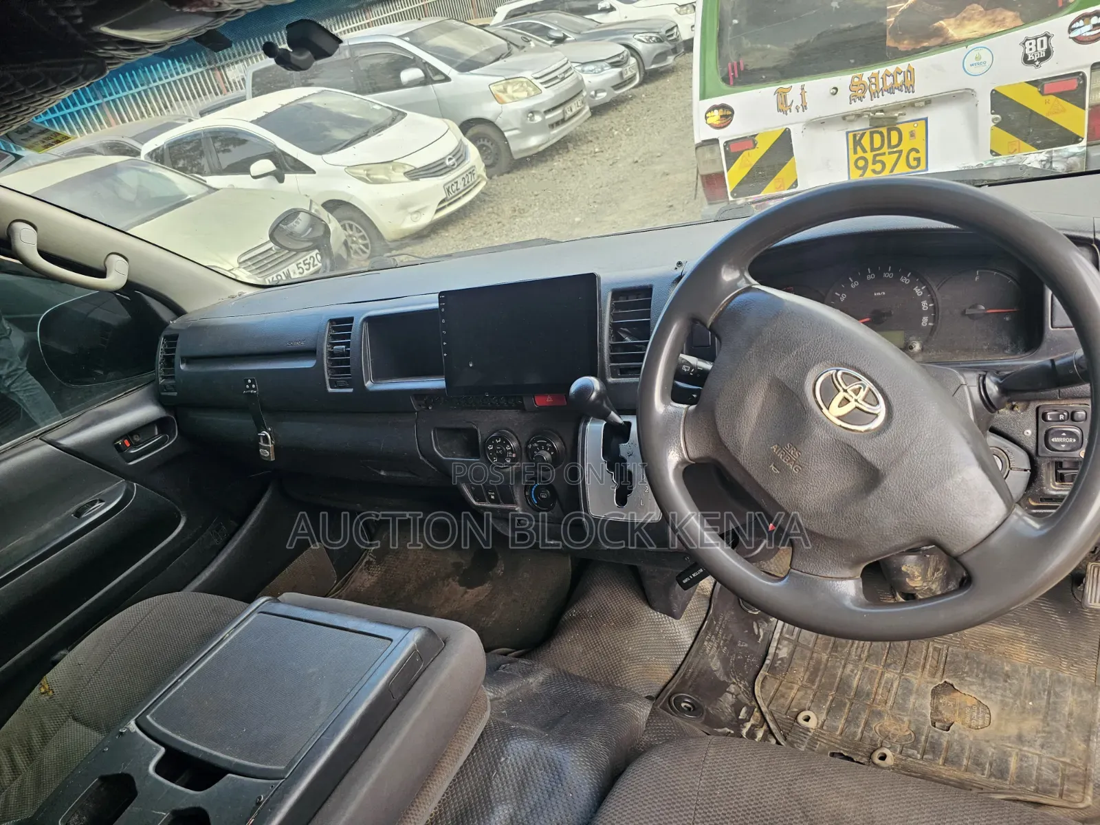 Toyota HiAce 2015 Silver