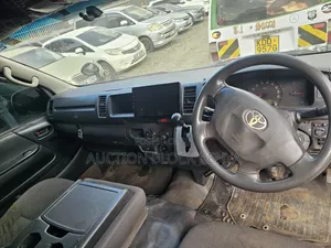Toyota HiAce 2015 Silver