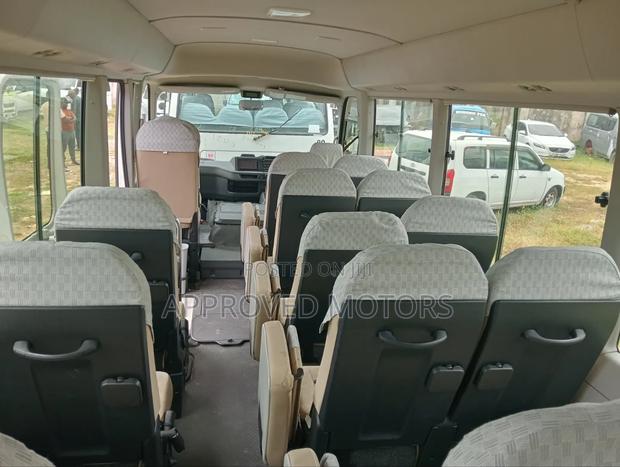 Toyota Coaster 2019 White - thumbnail 5