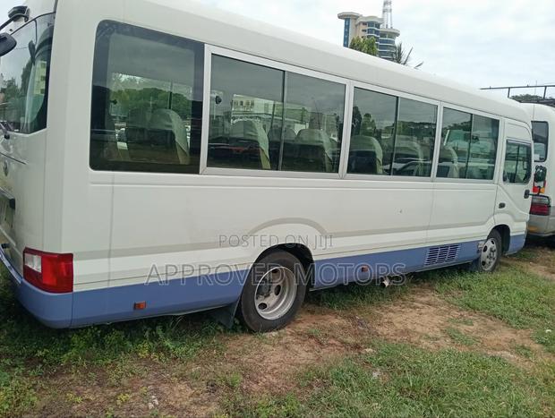 Toyota Coaster 2019 White - thumbnail 8