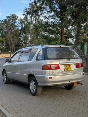 Toyota Ipsum 2000 Silver