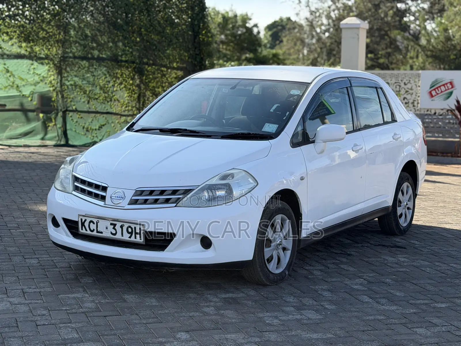 Nissan Tiida 2010 White