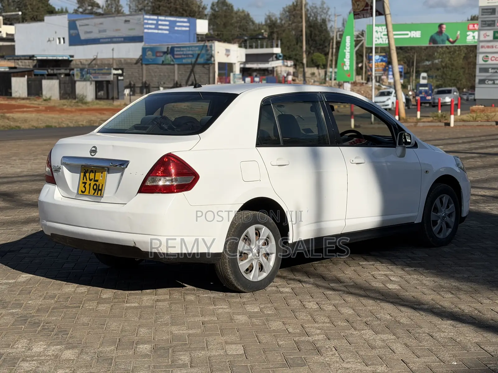 Nissan Tiida 2010 White