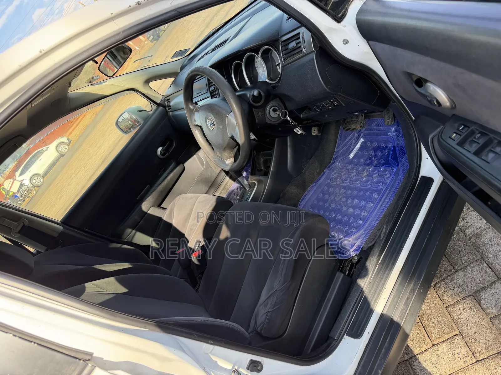 Nissan Tiida 2010 White