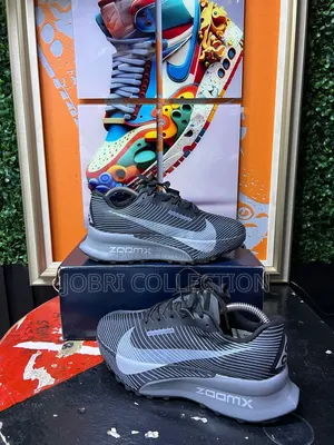 Nike ACG ZoomX Ultrafly “Black/Photon Dust”
Sneakers