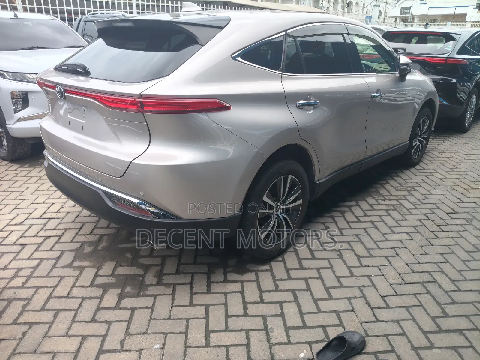 Toyota Harrier 2.0 2020 Silver