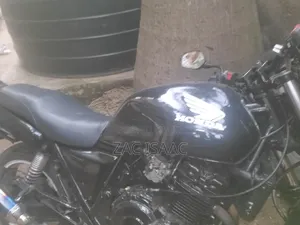 Honda CB 2004 Black