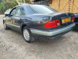 Mercedes-Benz E230 1995 Black