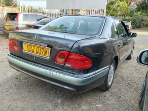 Mercedes-Benz E230 1995 Black