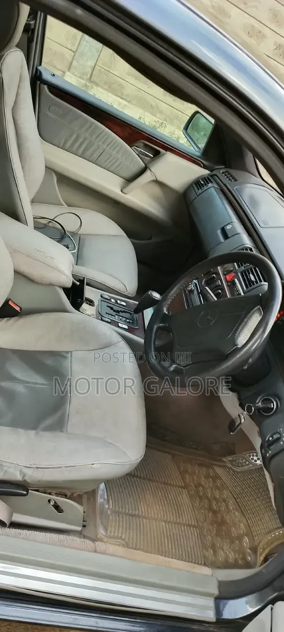 Mercedes-Benz E230 1995 Black