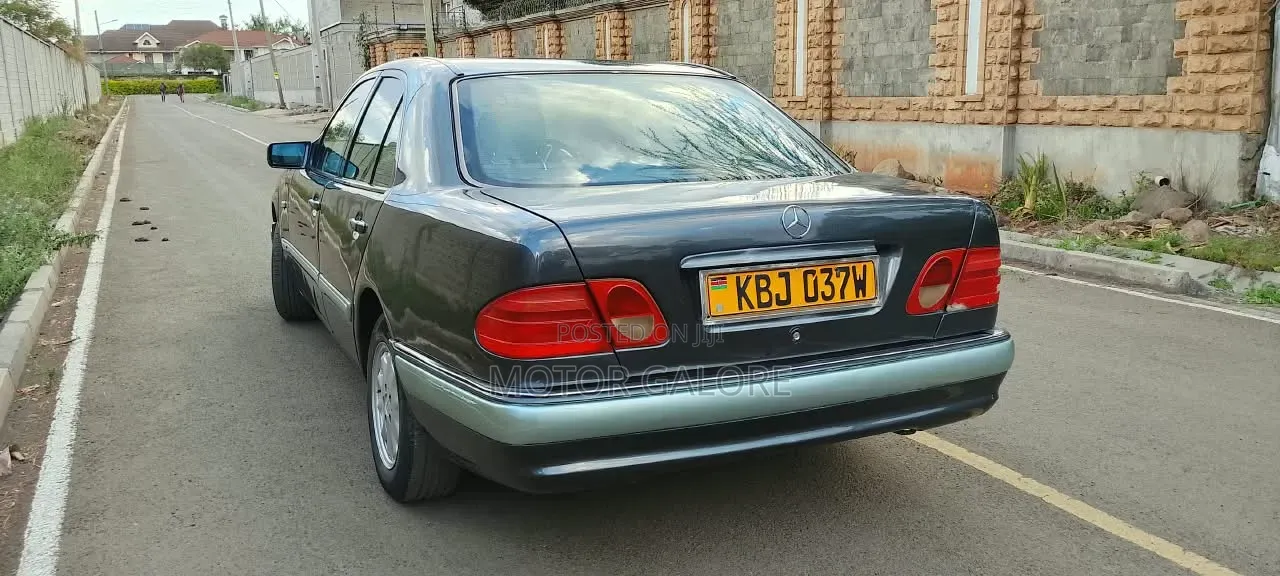 Mercedes-Benz E230 1995 Black