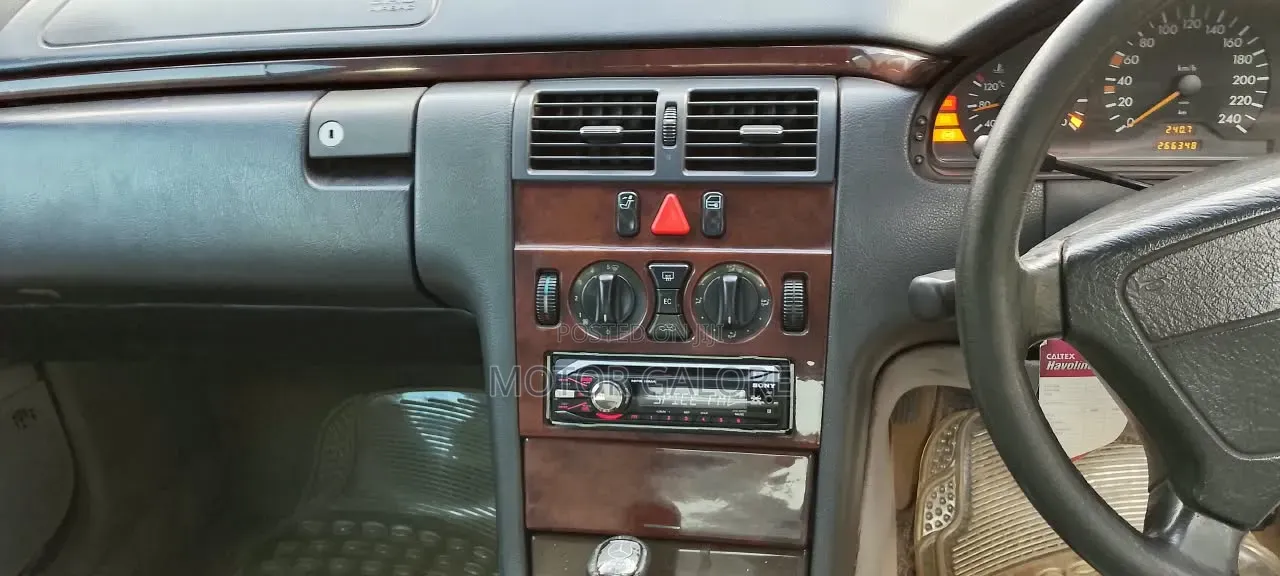 Mercedes-Benz E230 1995 Black