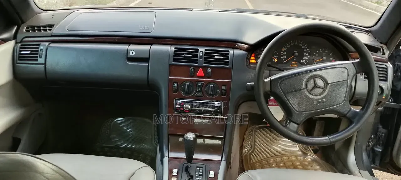 Mercedes-Benz E230 1995 Black