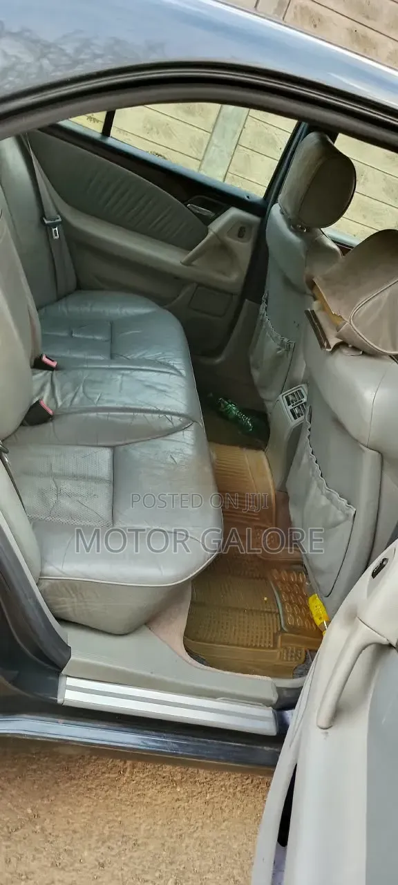 Mercedes-Benz E230 1995 Black