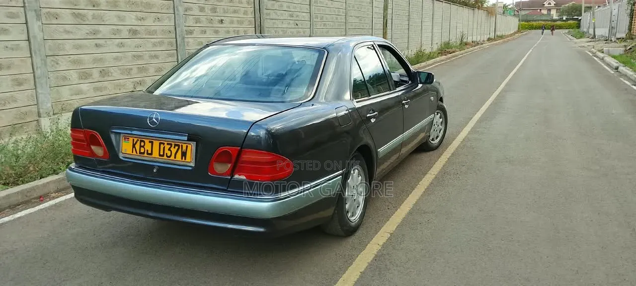 Mercedes-Benz E230 1995 Black