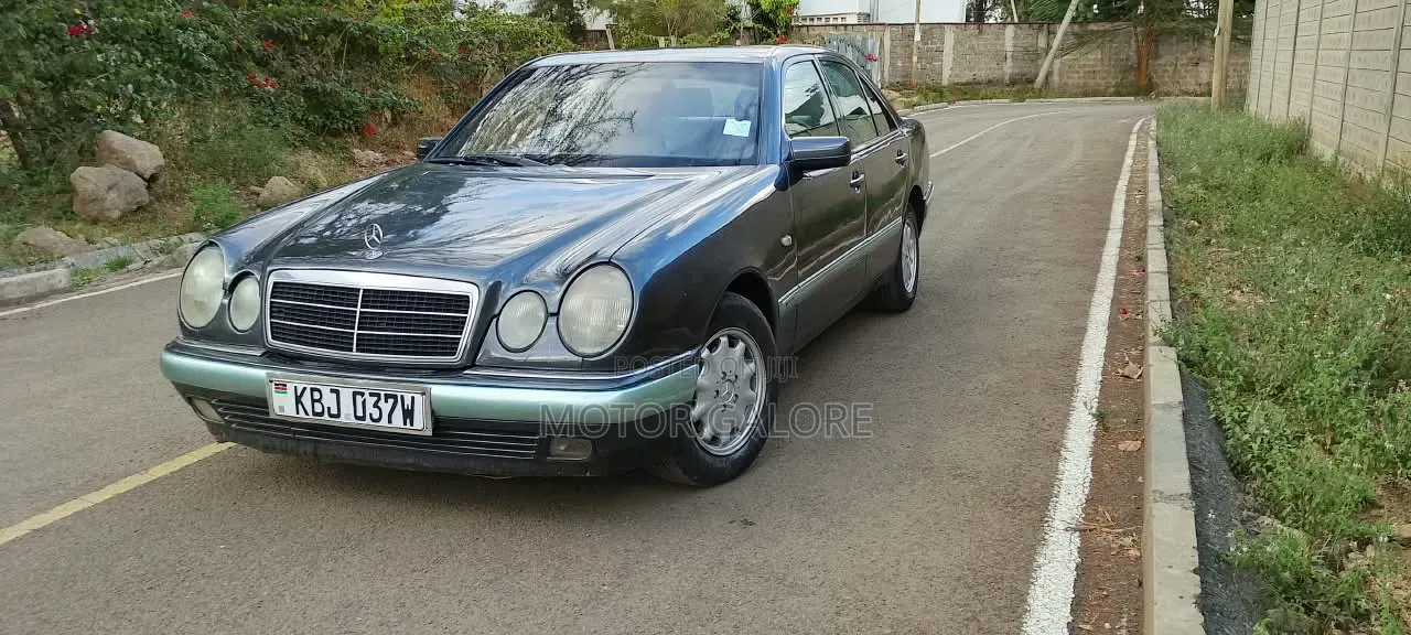Mercedes-Benz E230 1995 Black