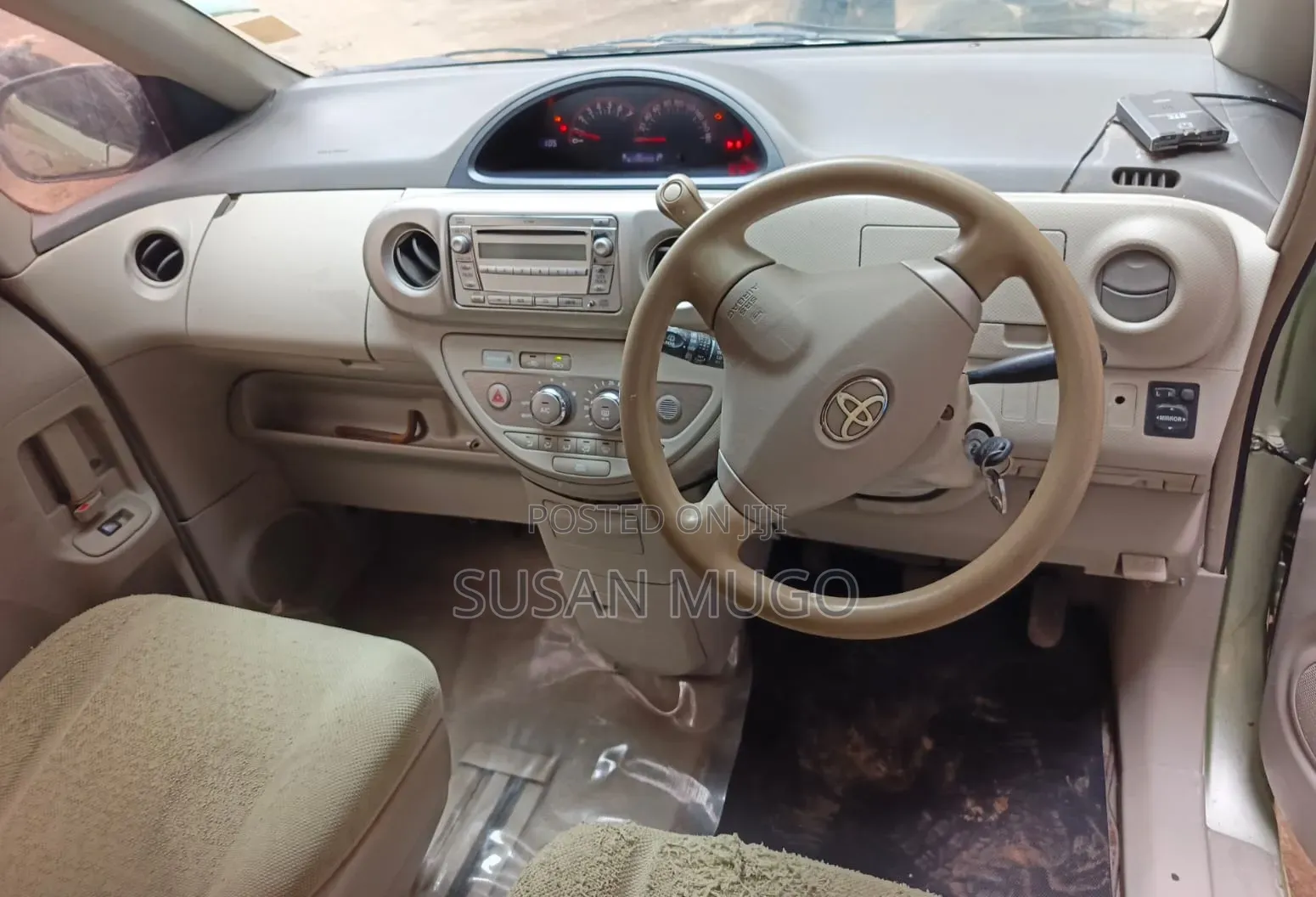 Toyota Porte 2011 Green