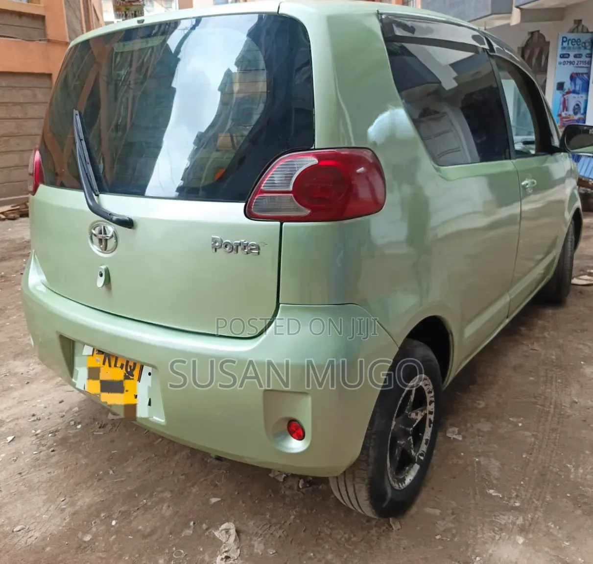 Toyota Porte 2011 Green