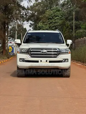 Toyota Land Cruiser 2016 White