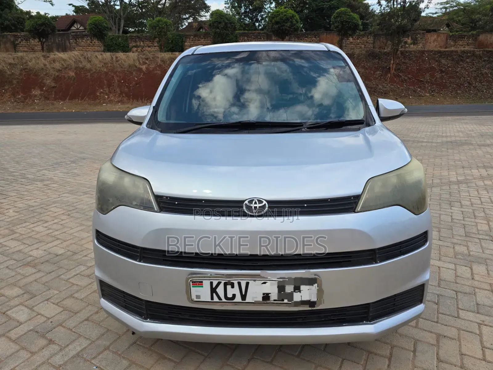Toyota Spade 2012 Silver