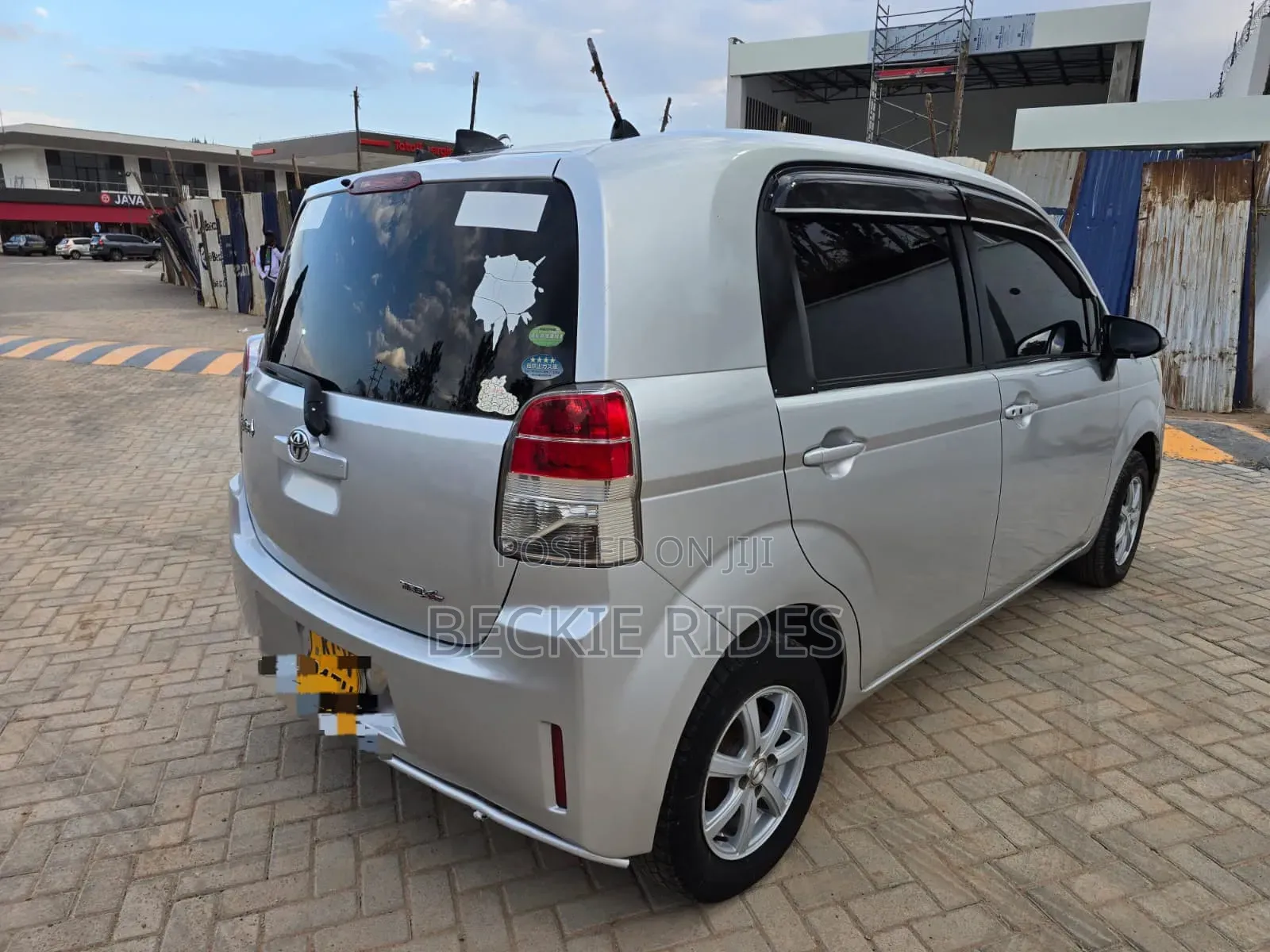 Toyota Spade 2012 Silver