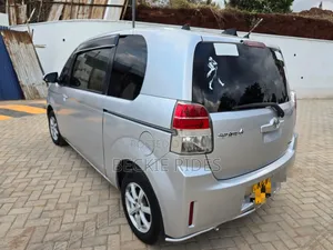Toyota Spade 2012 Silver