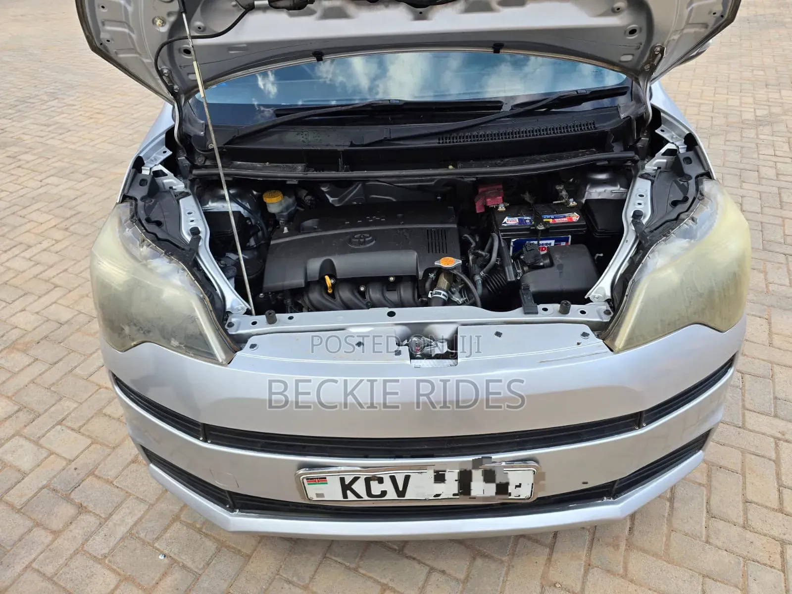 Toyota Spade 2012 Silver