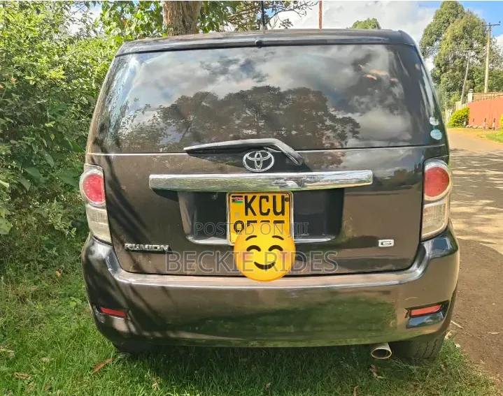Toyota Corolla Rumion 2012 Black