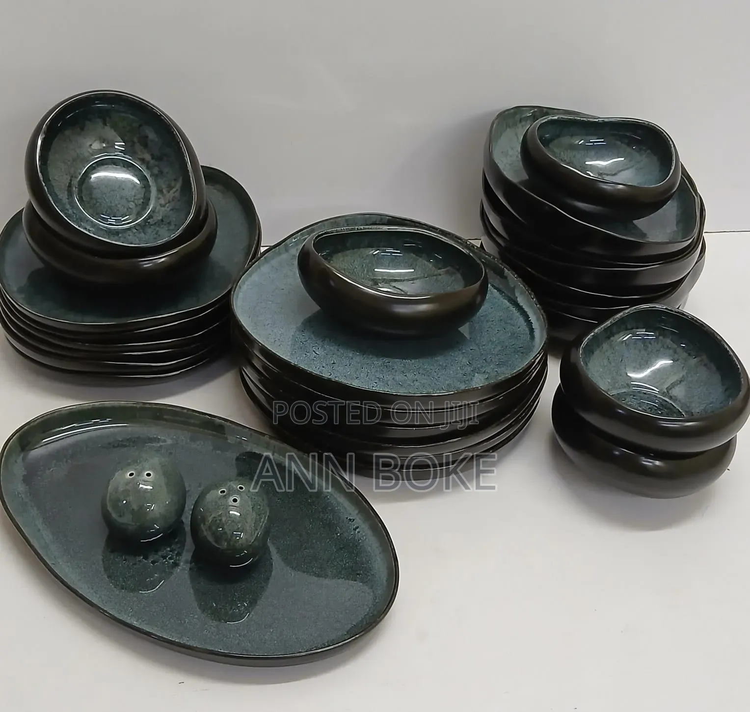 27pcs Dinner Set 
6pcs Dinner Plates 
6pcs Side Plate
