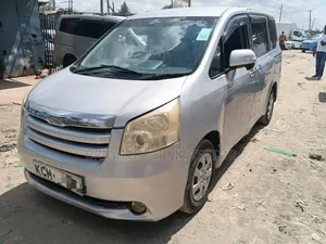 Toyota Noah 2011 Silver