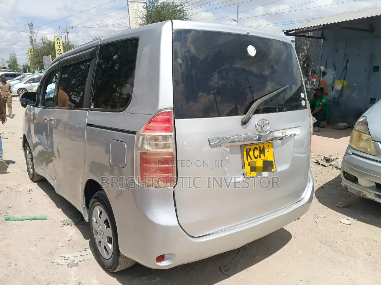 Toyota Noah 2011 Silver