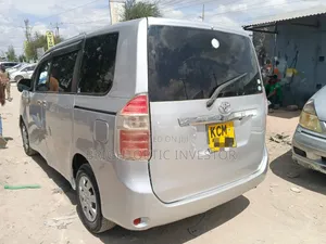 Toyota Noah 2011 Silver