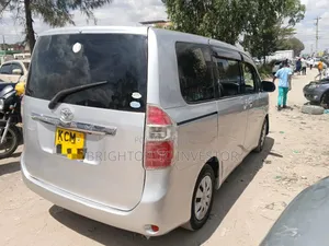 Toyota Noah 2011 Silver